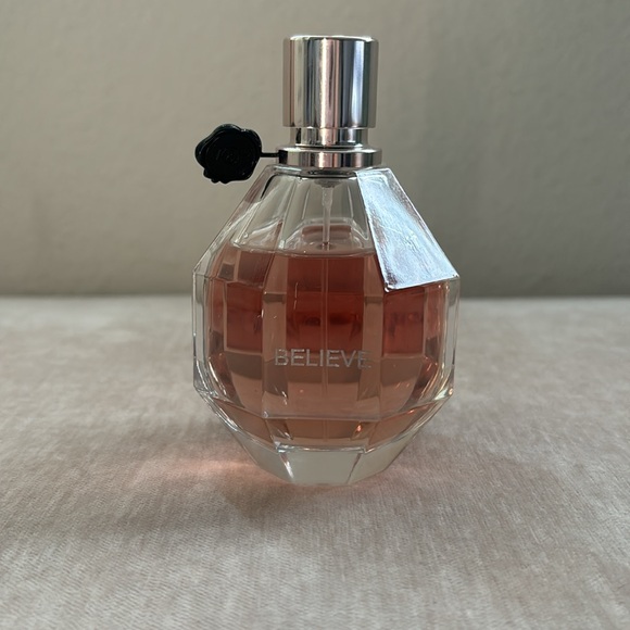 Viktor & Rolf Flowerbomb Eau de Parfum 3.4 oz - Picture 3 of 6